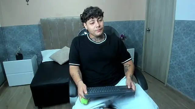 DAMON SALVATTORE online show from April 14, 3:34 am