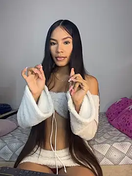 pocahontasbaby  online show from May 14, 1:45 am