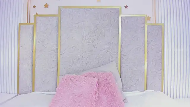 Snapshot of valen_petty chatting on June 20, 8:00 pm valen petty online show from June 20, 8:00 pm