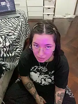 cherryxxox online show from April 21, 1:42 am