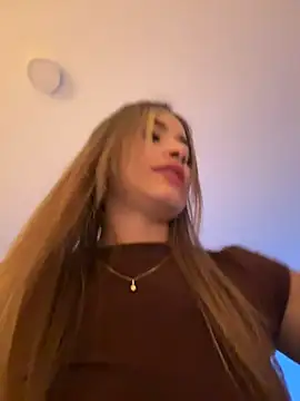 Snapshot of AmyRusso chatting on June 22, 11:24 pm AmyRusso online show from June 22, 11:24 pm