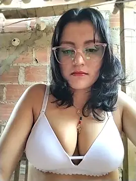 Snapshot of sienna_elara chatting on July 2, 11:49 am sienna elara online show from July 2, 11:49 am