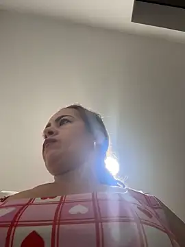 Natigoonzalez online show from June 9, 2:50 pm