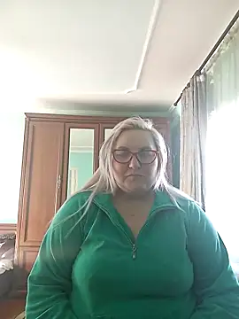 Snapshot of AureliaSky598 chatting on April 28, 2:33 pm AureliaSky598 online show from April 28, 2:33 pm