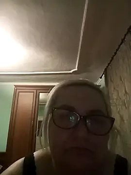 Snapshot of AureliaSky598 chatting on May 5, 7:33 pm AureliaSky598 online show from May 5, 7:33 pm