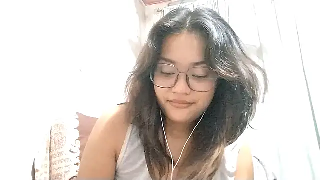 Snapshot of OliviaCarchi chatting on April 13, 10:43 am OliviaCarchi online show from April 13, 10:43 am