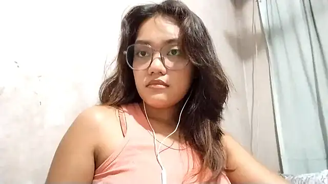 Snapshot of OliviaCarchi chatting on April 17, 12:30 pm OliviaCarchi online show from April 17, 12:30 pm