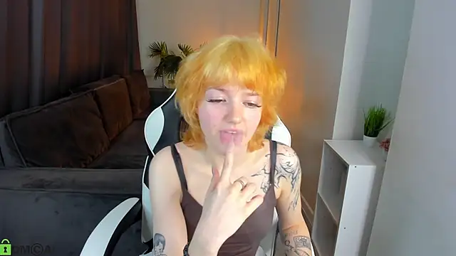 Snapshot of Star_Bee chatting on April 8, 10:48 am Star Bee online show from April 8, 10:48 am