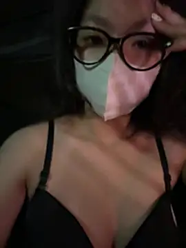 Tieu Vy online show from April 12, 3:50 pm