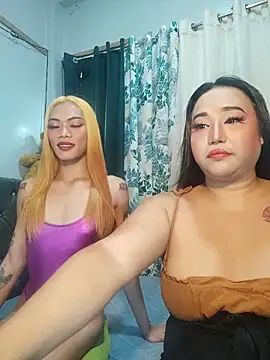 Snapshot of PowerDuoCouple69Xxx chatting on May 22, 11:32 pm PowerDuoCouple69Xxx online show from May 22, 11:32 pm