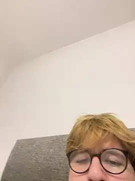 Snapshot of ardqreal chatting on April 8, 10:43 pm ardqreal online show from April 8, 10:43 pm