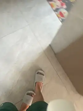 Snapshot of liming187 chatting on April 9, 6:19 am liming187 online show from April 9, 6:19 am