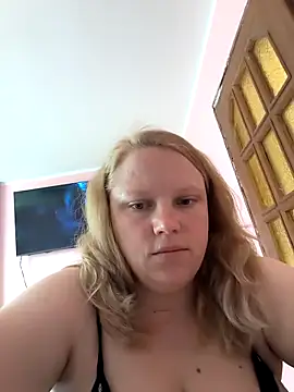 Snapshot of wildaurax chatting on May 8, 7:36 am wildaurax online show from May 8, 7:36 am
