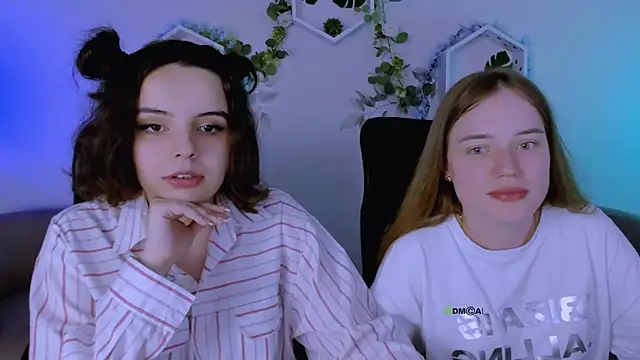 mia mooon  online show from July 28, 8:54 am