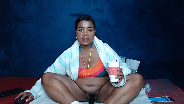 Snapshot of CaramelBaddie16 chatting on June 5, 6:13 pm CaramelBaddie16 online show from June 5, 6:13 pm
