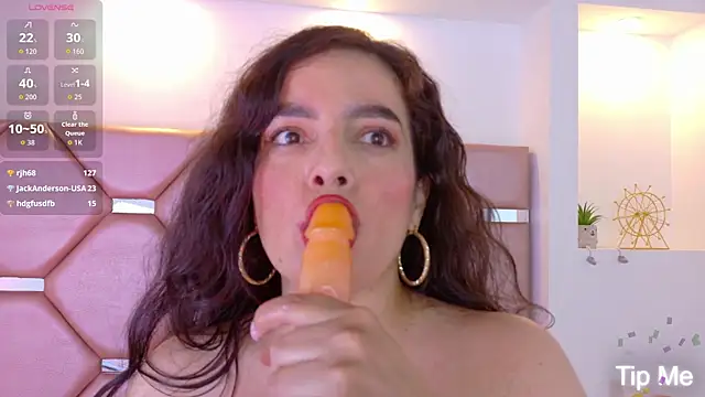 Snapshot of miiaa_collins_ chatting on April 19, 6:10 pm miiaa collins online show from April 19, 6:10 pm