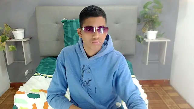 Snapshot of Lukaz_Caballero chatting on June 1, 9:55 am Lukaz Caballero online show from June 1, 9:55 am