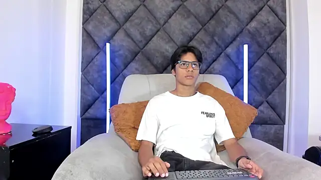 LiamKron online show from May 6, 11:15 am