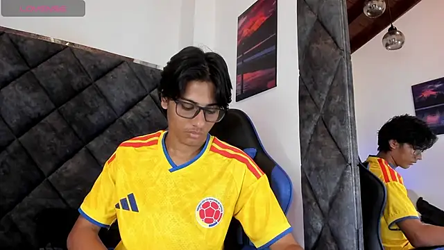 Snapshot of LiamKron chatting on July 7, 10:52 am LiamKron online show from July 7, 10:52 am