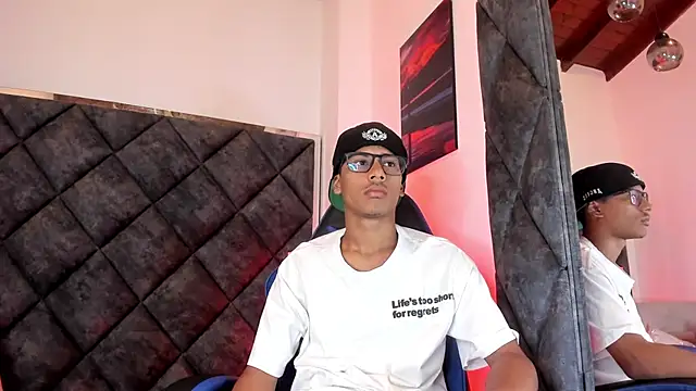 Snapshot of LiamKron chatting on July 12, 11:34 am LiamKron online show from July 12, 11:34 am