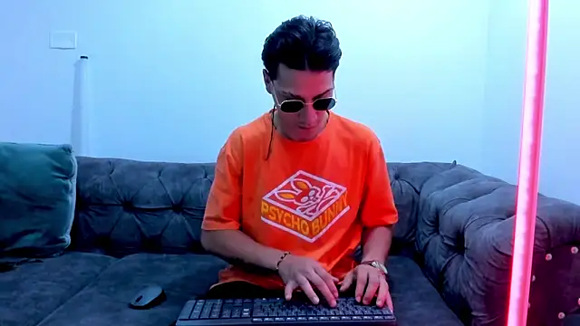 Snapshot of AbaturLopez chatting on April 10, 8:24 pm AbaturLopez online show from April 10, 8:24 pm