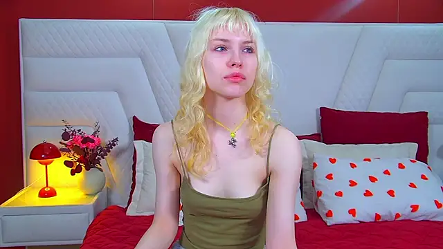 Snapshot of HannahHollis chatting on June 11, 6:11 am HannahHollis online show from June 11, 6:11 am