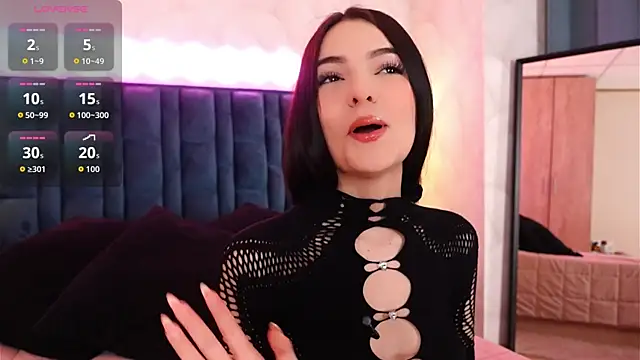 NicoleeNash online show from May 6, 6:52 am
