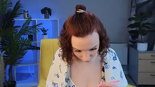 Snapshot of AdrieneChapp chatting on April 10, 8:30 am AdrieneChapp online show from April 10, 8:30 am