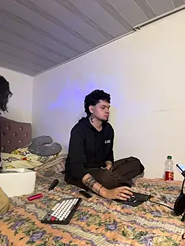 hotlatinocouple   online show from April 23, 5:52 am