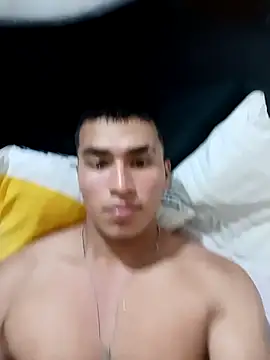 Snapshot of estivenhot chatting on April 10, 2:28 am estivenhot online show from April 10, 2:28 am