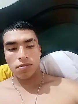 Snapshot of estivenhot chatting on April 12, 4:28 am estivenhot online show from April 12, 4:28 am