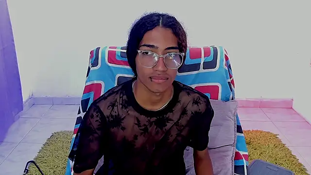 Snapshot of triiangel_latinboy chatting on July 20, 12:40 pm triiangel latinboy online show from July 20, 12:40 pm