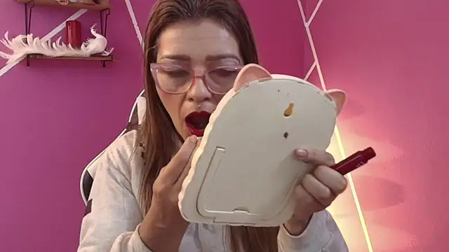 Snapshot of CarolMis_79 chatting on June 5, 12:44 pm CarolMis 79 online show from June 5, 12:44 pm