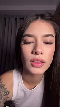 Snapshot of Giiasteele chatting on August 5, 12:57 am Giiasteele online show from August 5, 12:57 am