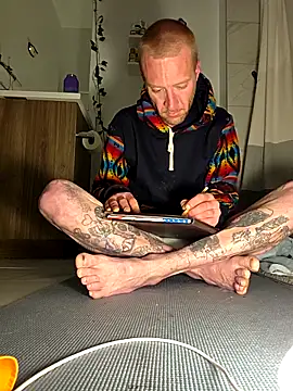 Snapshot of rawanduncut4u chatting on April 9, 7:58 am rawanduncut4u online show from April 9, 7:58 am