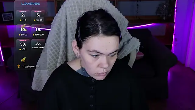 QwertyAnnie Lbo online show from April 9, 11:15 am