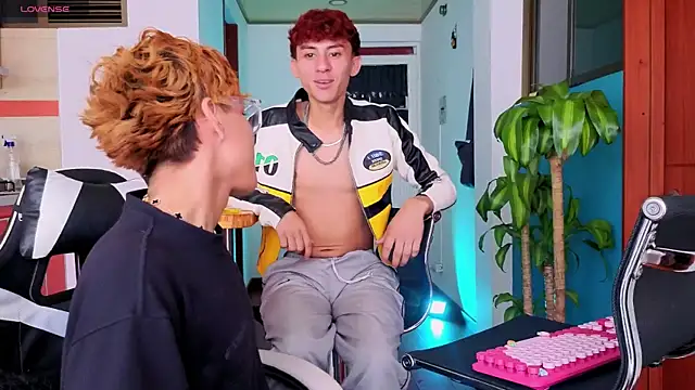 Snapshot of Ryan_y_tony chatting on April 9, 6:46 pm Ryan y tony online show from April 9, 6:46 pm