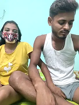Snapshot of Hot-Couple4 chatting on May 4, 4:47 pm Hot-Couple4 online show from May 4, 4:47 pm