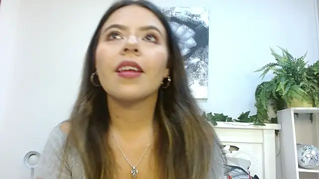 Snapshot of SalomeMartinez_ chatting on May 22, 3:39 pm SalomeMartinez online show from May 22, 3:39 pm