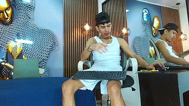 Skinny cute Alyer online show from May 12, 2:19 am