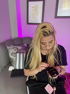 Snapshot of Aliss_Taylor1 chatting on April 27, 10:30 pm Aliss Taylor1 online show from April 27, 10:30 pm
