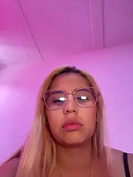 Snapshot of Aliss_Taylor1 chatting on April 28, 3:39 pm Aliss Taylor1 online show from April 28, 3:39 pm