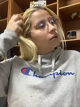 Snapshot of Aliss_Taylor1 chatting on April 29, 12:09 pm Aliss Taylor1 online show from April 29, 12:09 pm