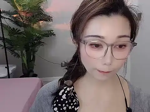Snapshot of Yunxi- chatting on April 27, 1:47 am Yunxi- online show from April 27, 1:47 am