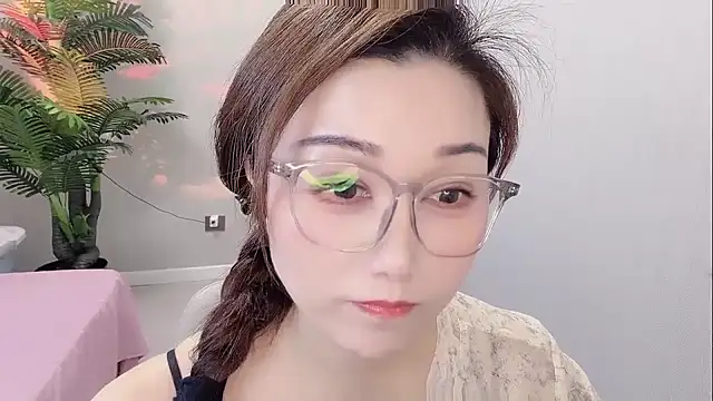 Snapshot of Yunxi- chatting on May 3, 3:34 am Yunxi- online show from May 3, 3:34 am
