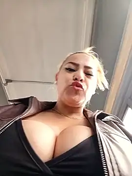 Snapshot of LUISA__07 chatting on May 26, 2:13 pm LUISA 07 online show from May 26, 2:13 pm