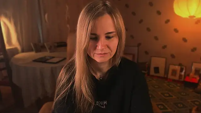 MiaSparkes online show from May 29, 7:06 am
