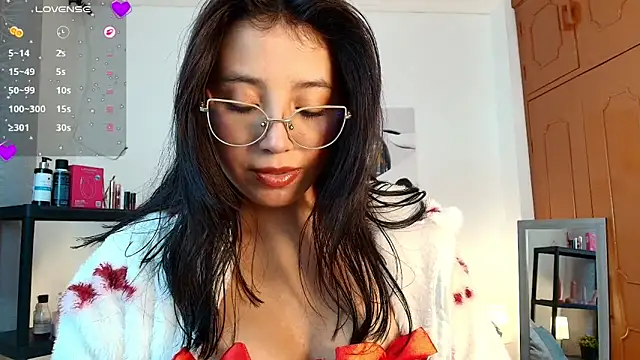 Snapshot of Luna_Ferrer10 chatting on June 8, 9:26 pm Luna Ferrer10 online show from June 8, 9:26 pm