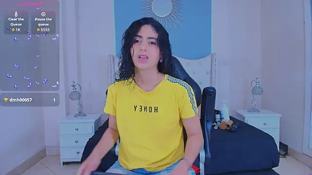 Snapshot of elizabeth_santos1 chatting on April 13, 10:04 pm elizabeth santos1 online show from April 13, 10:04 pm