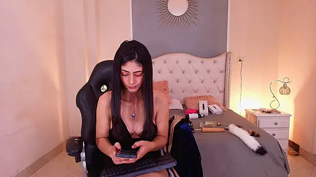 Snapshot of elizabeth_santos1 chatting on June 29, 10:15 am elizabeth santos1 online show from June 29, 10:15 am